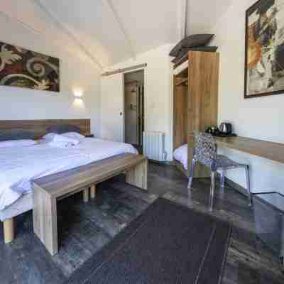 La Jalousie Rooms