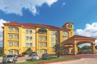 La Quinta Inn & Suites by Wyndham Columbus TX Hotels in Columbus