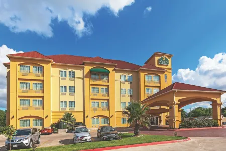 La Quinta Inn & Suites by Wyndham Columbus TX Отели в г. Колумбус
