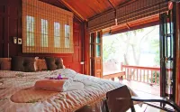 Doembangvilla Hotels near Ruan Thai Sakorn