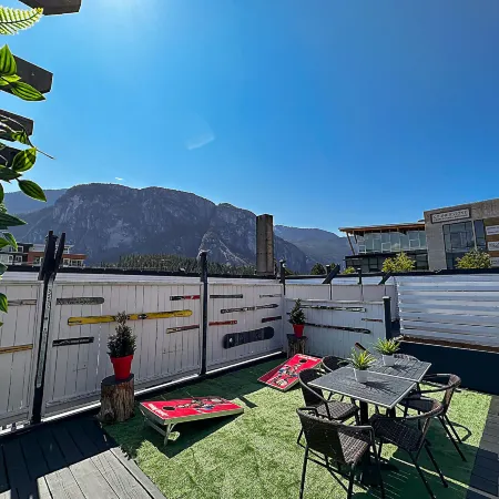 Crash Hotel Squamish