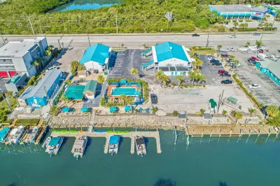Latitude 26 Waterfront Resort and Marina Hôtels à proximité de : Chaiman of the Beach