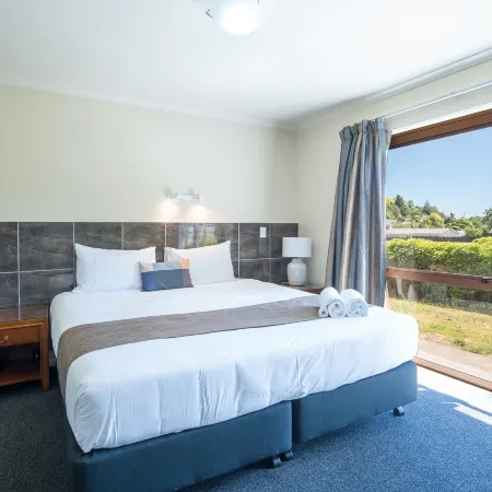 Admirals Motor Inn