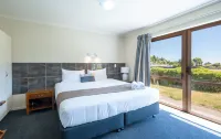 Admirals Motor Inn Hotels in 