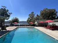Clear Lake Cottages & Marina Hotels in Cobb
