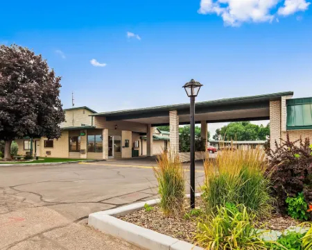 Best Western Paradise Inn  Resort Hotels in Fillmore