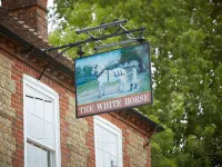 The White Horse Inn Hotel a Duncton