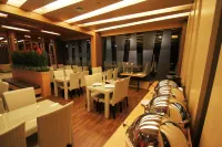 The L Hotel Entertainment Hoteles en Lubuk Baja