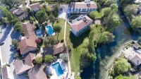 Domaine de la Petite Isle - Luberon Hotels near CAMPREDON art & image