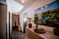House Karakas - parkir
