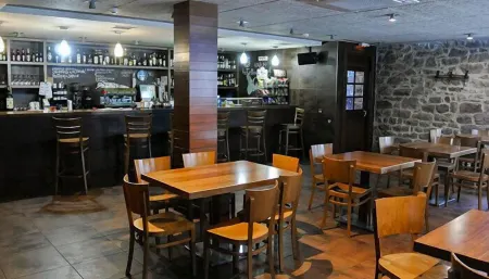 Hostal y Albergue Haizea - Hostel Отели в г. Валькарлос