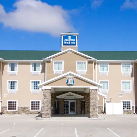 Cobblestone Hotel & Suites - Devils Lake