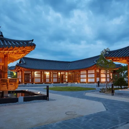 Hanok Stay Namwonyechon by Kensington