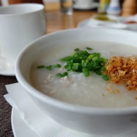 Inthira Thakhek