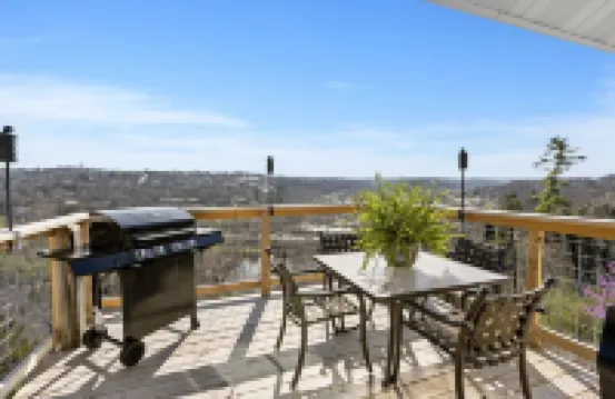 "AMAZING RETREAT" Minutes to Downtown Hollister, Branson and Thunder Ridge