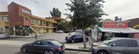 Travelodge by Wyndham Burbank-Glendale - parking