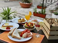 Piano Suites Hotels near Lora