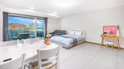 Yangyang Oceanvibe Hotels near Donghohaesuyokjang