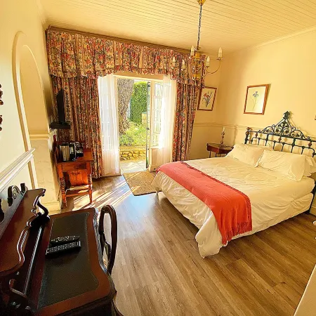 Sherwood's Country House
