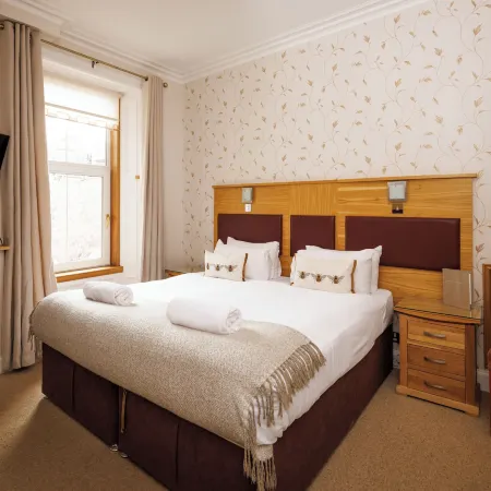Cleveden House by the Dunvegan