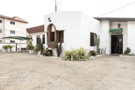 Hill View Hotel West Airport Отели рядом с достопримечательностью «BHL»