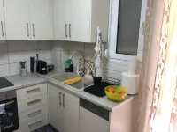 Charming 2 Bedroom Apartment in Kallithea, Greece فنادق في كاليثيا