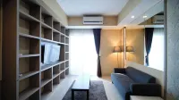 Modern and Cozy 1Br at Grand Sungkono Lagoon Apartment Hotels in Dukuhpakis