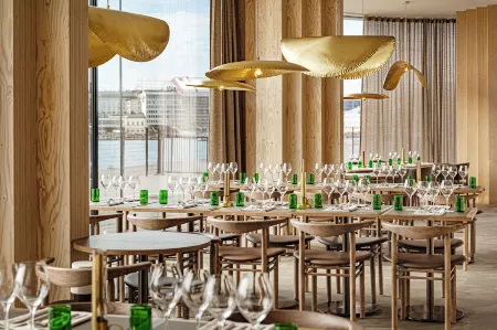 Solo Sokos Hotel Pier 4 Отели рядом с достопримечательностью «Хельсинкский университет»