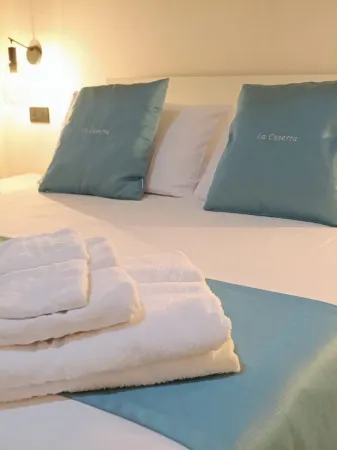 La Casetta Отели рядом с достопримечательностью «Greetings from Mola di Bari»