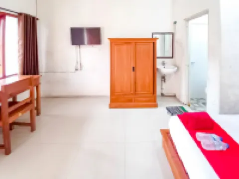 Super OYO 3702 Homestay Bougenville Syariah Hotel di Lamongan