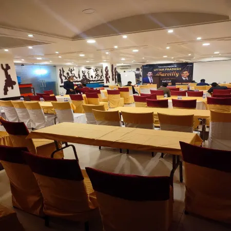 Hotel Comfort Inn Bl Отели в г. Барейли