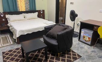 Laroy Suites