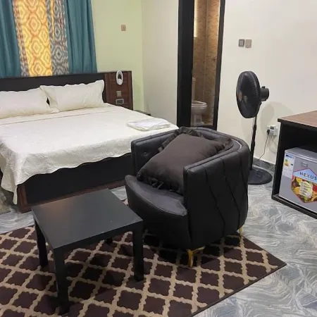 Laroy Suites