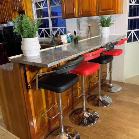 1st Floor 1-Bedroom Comfortably Sleeps 4