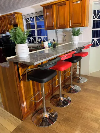 1st Floor 1-Bedroom Comfortably Sleeps 4