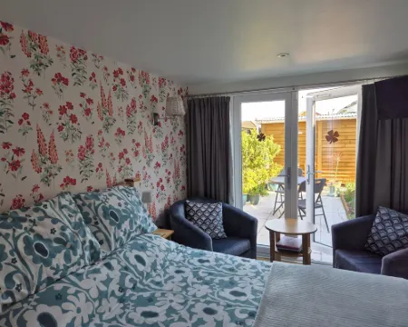 Flower Garden Studio in Sheringham Cycle Friendly Hotels in North Norfolk District