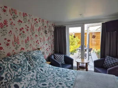 Flower Garden Studio in Sheringham Cycle Friendly Hotels in Overstrand