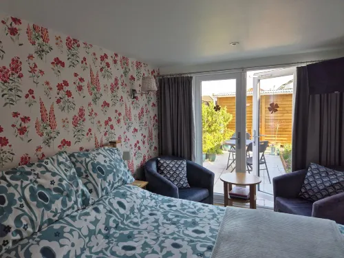 Flower Garden Studio in Sheringham Cycle Friendly Hotels in West Runton