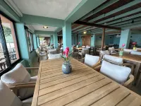 Mt. Plaisir Estate Hotel - Breakfast