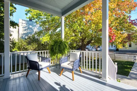 Hudson Navigator Отели в г. Гудзон