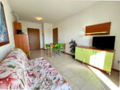 帶公共泳池的明亮公寓