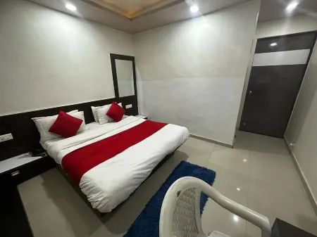 HOTEL CAPITAL Отели рядом с достопримечательностью «GH 7 & Press Circle»