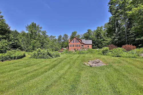 Cortina Mountain Chalet - Outdoor Hot Tub - Close To Pico And Killington Mountains 3 Bedroom Home Hotels in Mendon