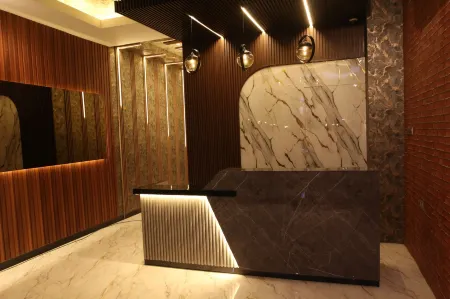 Ielsan Hotel by Sajiwa Отели рядом с достопримечательностью «Loop»