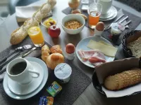 Domaine de Bayeux - breakfast