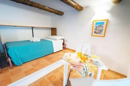 Cvm Mare Luna Отели рядом с достопримечательностью «Erchie»