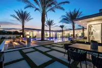 Sleeps 26 Pool, Hot Tub, Pickleball & Putting Green Bravo Villa #12 by Avantstay