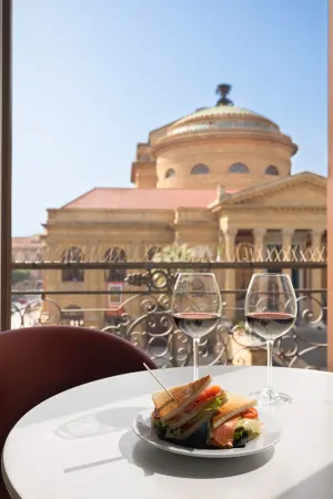 Palazzo Sovrana Отели рядом с достопримечательностью «Palazzina Cinese»