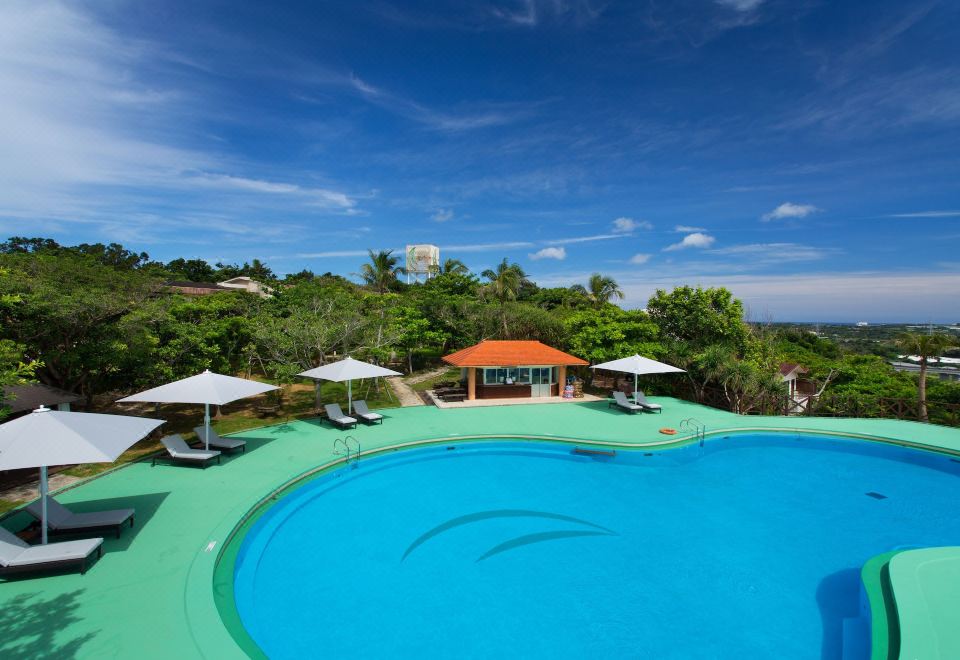 코코 가든 리조트 오키나와의 야외 수영장 사진