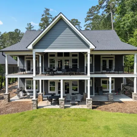 Lake Keowee Luxury. Quiet Cove. Putting Green. Near Clemson. Sleeps 18